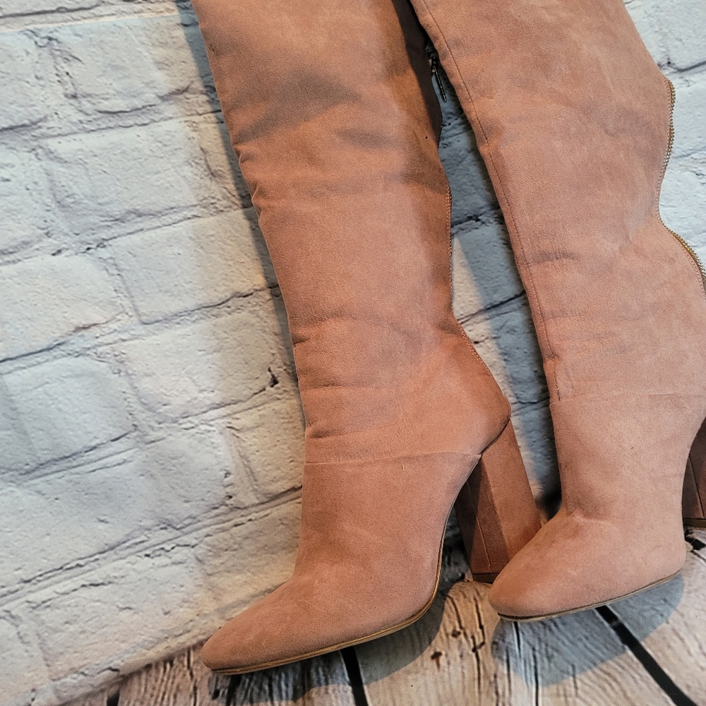 Beautiful light pink but ten also very over the need gorgeous boots. Worn once.